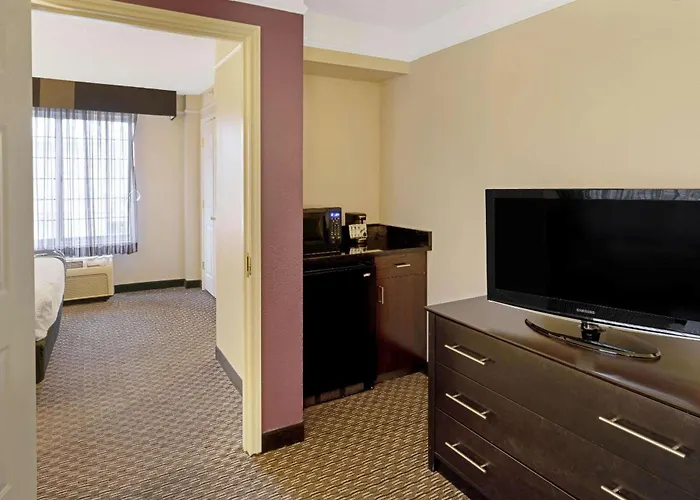 La Quinta & By Wyndham Phoenix Hotel