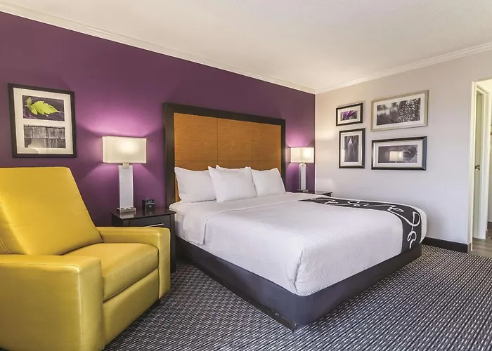 La Quinta & By Wyndham Phoenix Scottsdale