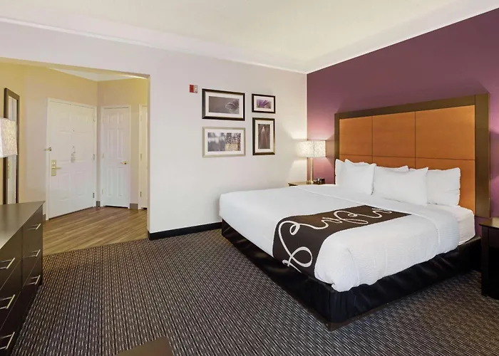 La Quinta & By Wyndham Phoenix Hotel