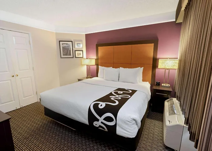 La Quinta & By Wyndham Phoenix Hotel