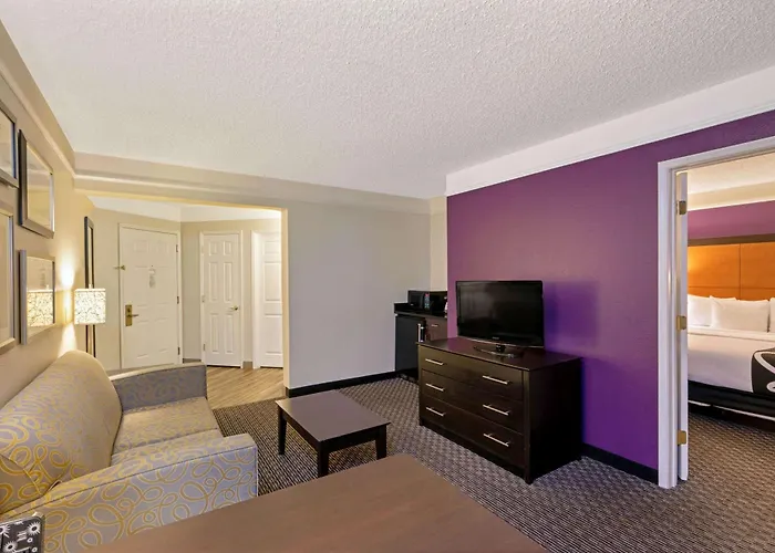 La Quinta & By Wyndham Phoenix 3*