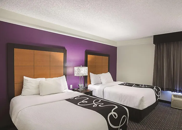 La Quinta & By Wyndham Phoenix Hotel