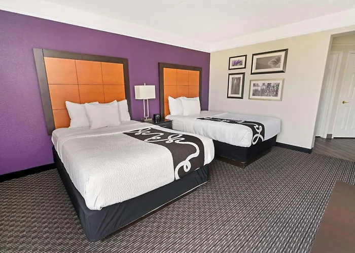 La Quinta & By Wyndham Phoenix 3*