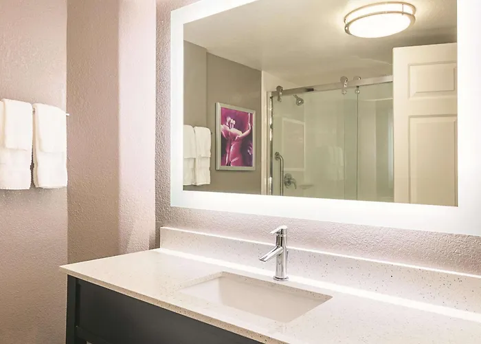 La Quinta & By Wyndham Phoenix 3*