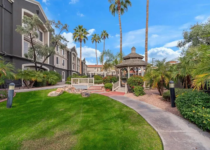La Quinta & By Wyndham Phoenix