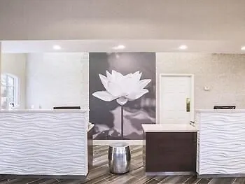 La Quinta & By Wyndham Phoenix Hotel