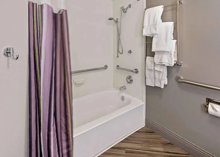 La Quinta & By Wyndham Phoenix 3*