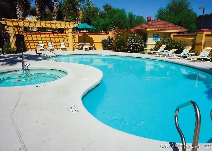La Quinta & By Wyndham Phoenix Hotel