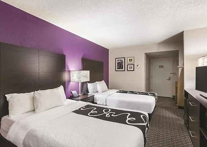 La Quinta & By Wyndham Phoenix Scottsdale