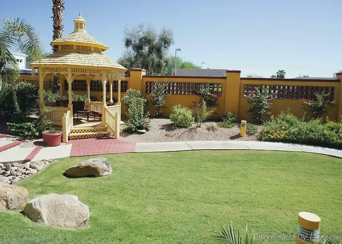 La Quinta & By Wyndham Phoenix Hotel