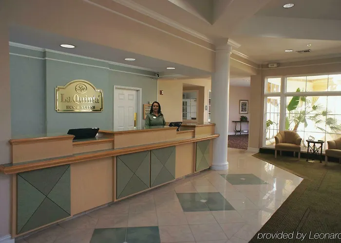La Quinta & By Wyndham Phoenix Hotel