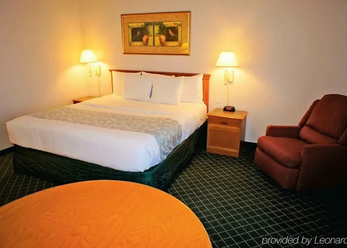 La Quinta & By Wyndham Phoenix 3*